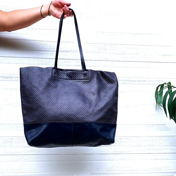 Banana Republic Navy Marcella Leather Magnetic Close Tote Bag - Picture 1 of 8